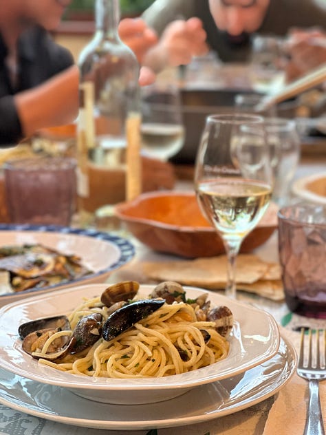 Spaghetti with clams & mussels paired with Vermentino