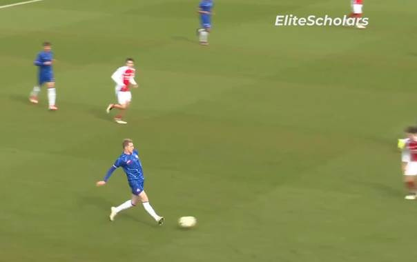 Une image contenant herbe, sport, personne, compétition sportive

Le contenu généré par l’IA peut être incorrect.