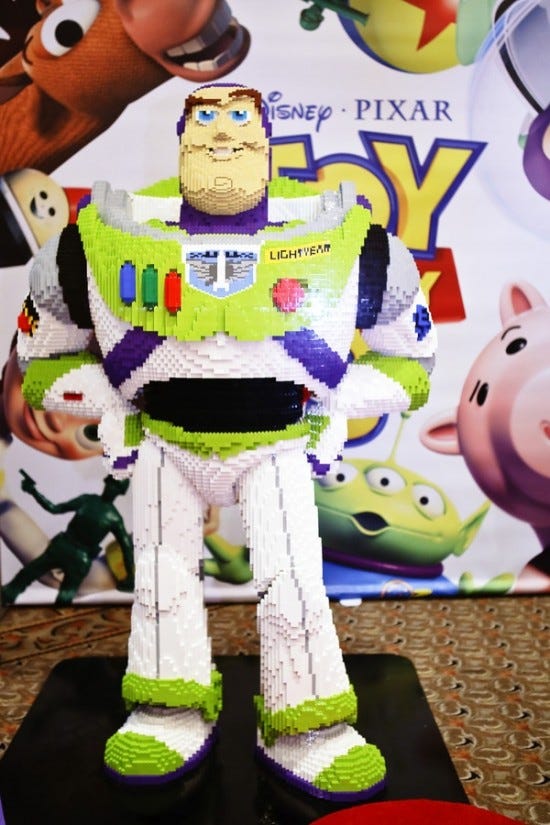 lego-buzz-lightyear