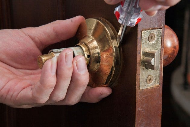 How To Remove A Door Knob That Is Stuck