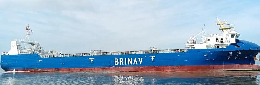 VESSEL REVIEW | Zhi Fei – Chinese-built 300TEU boxship boasts autonomous  navigation features