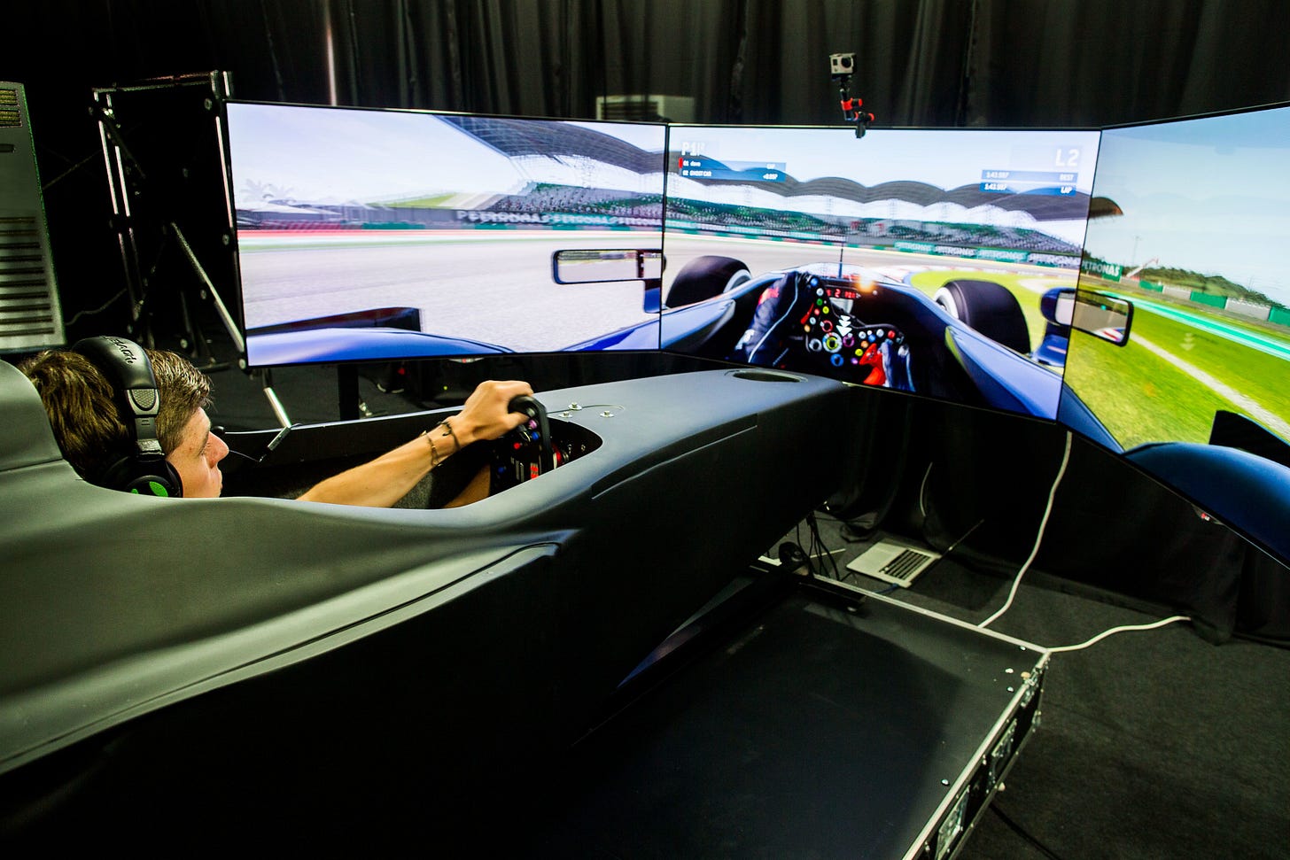 The video game that trains F1 world champions | CNN