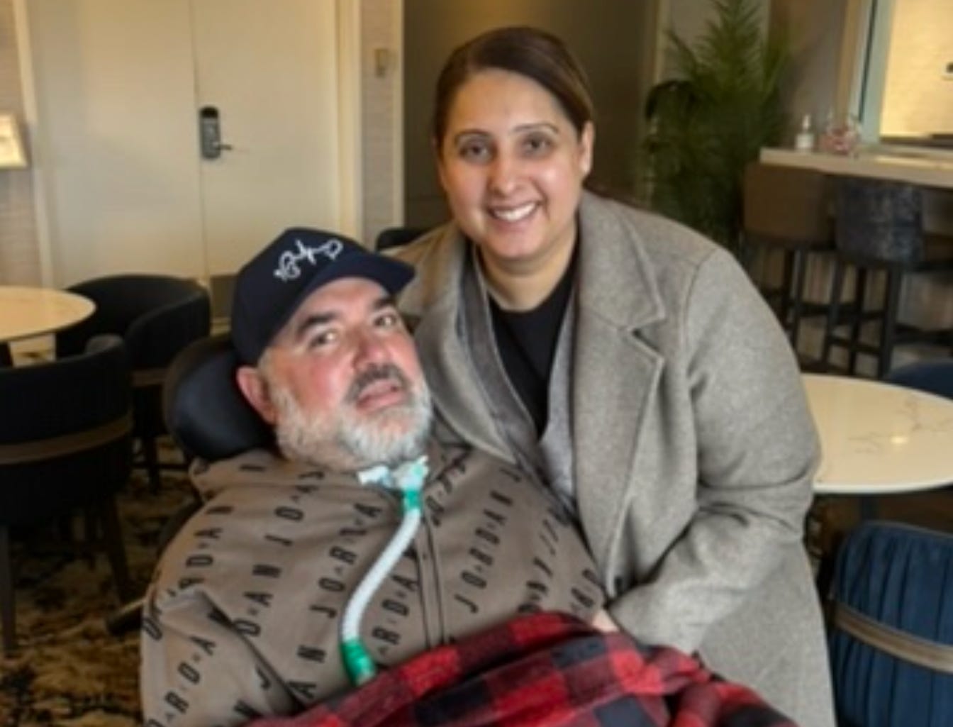 A person holding a person in a hospital chair

AI-generated content may be incorrect.