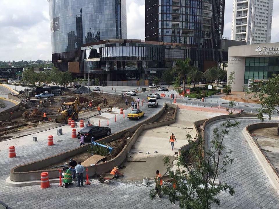 Plazoleta virreyes en el corredor premium lifestyle Plazoleta virreyes en el corredor premium lifestyle