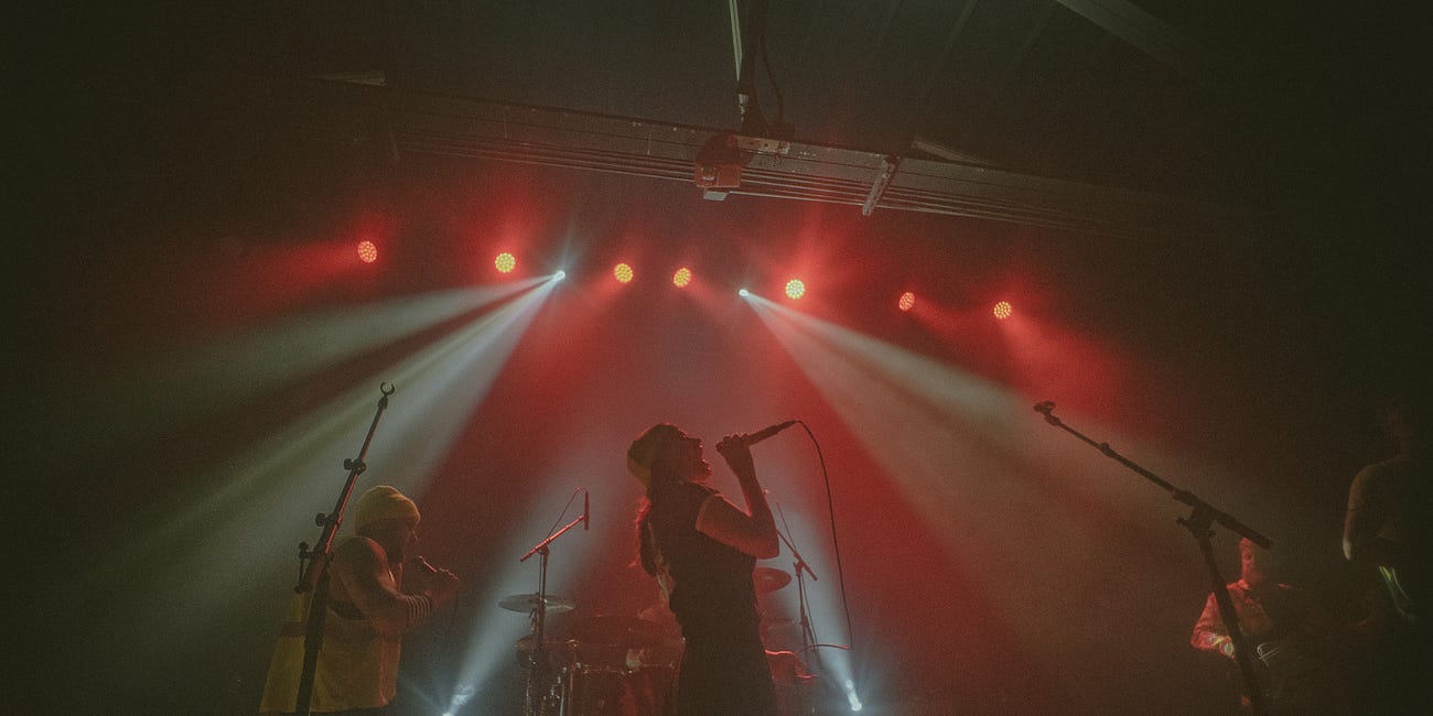 HOT AND FRESH MUSIC // THE LIGHT IS ALWAYS ON