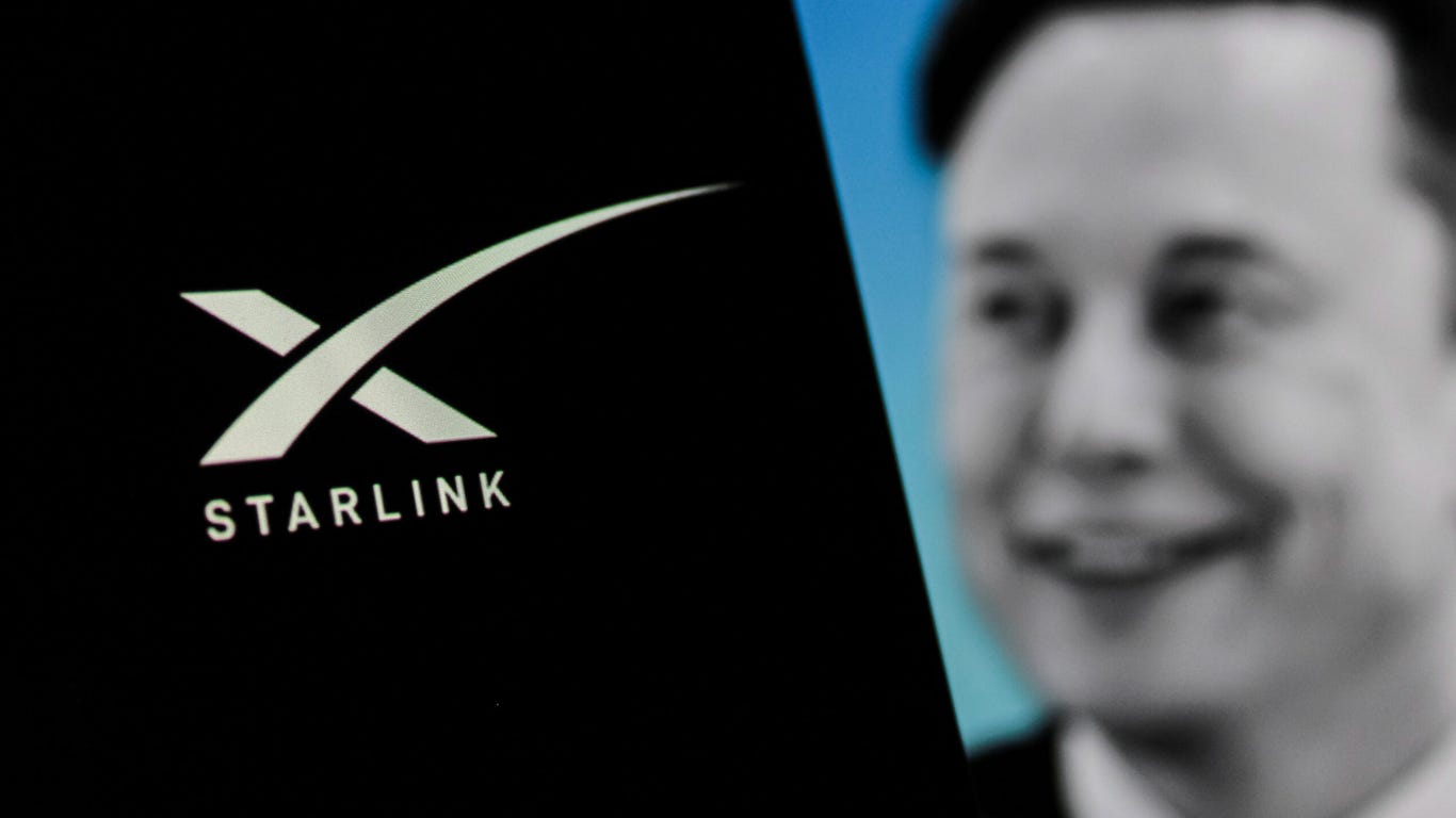 X Starlink Logo and Elon Musk Profile – Indonesia – Dec. 21, 2024