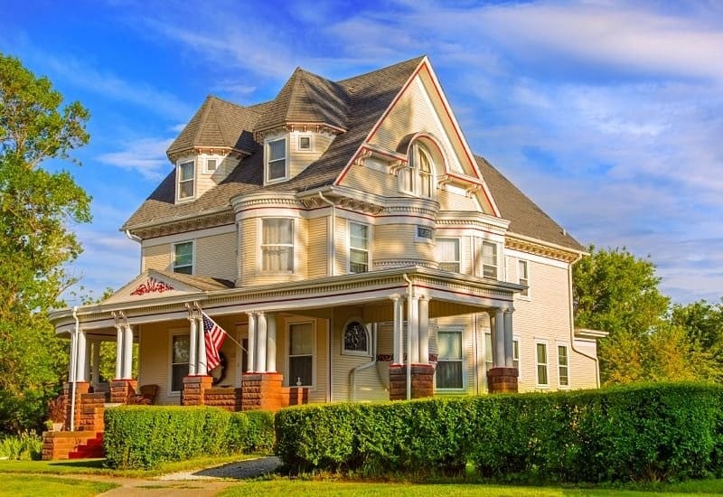 What Makes a Victorian Style House? | Pella Windows & Doors