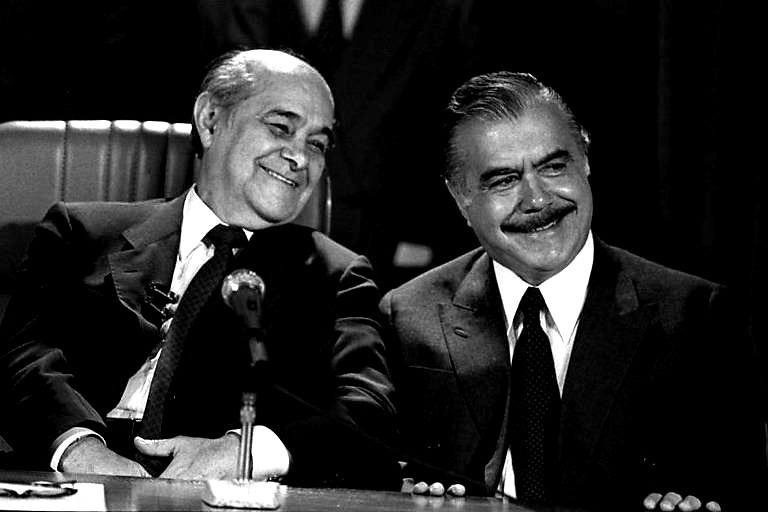 Com morte de Tancredo, redemocratização ocorre sob Sarney, ex-aliado da  ditadura; ouça - 10/09/2018 - Poder - Folha