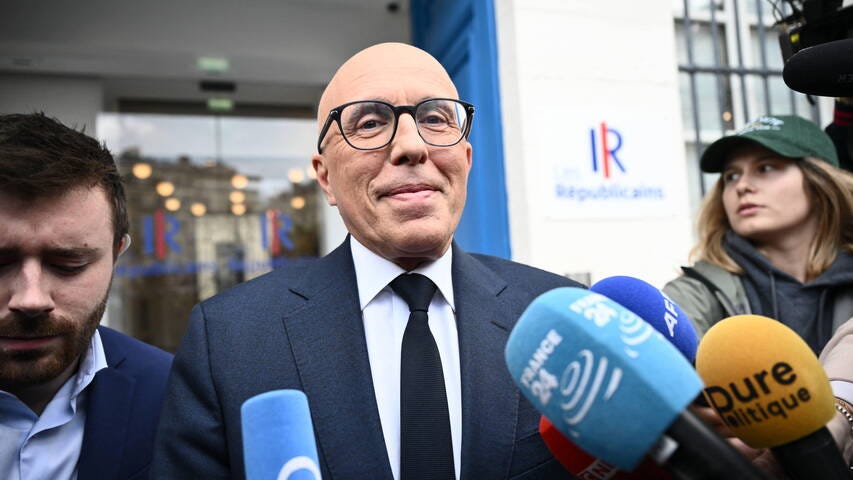 Eric Ciotti accepte la main tendue du RN et donne au passage une «claque au  passé» de son parti - Le Temps