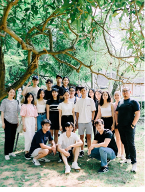 A group of people posing for a photo

AI-generated content may be incorrect.