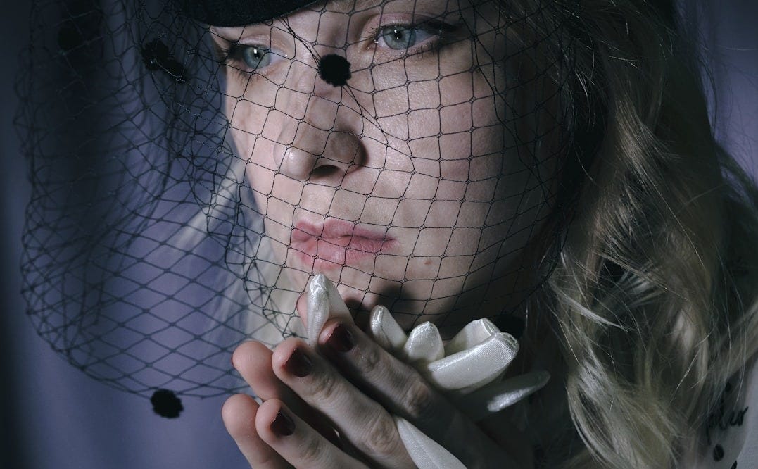 a woman with a veil on her head