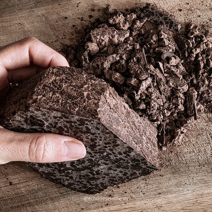 Morceaux de cacao en bloc solide