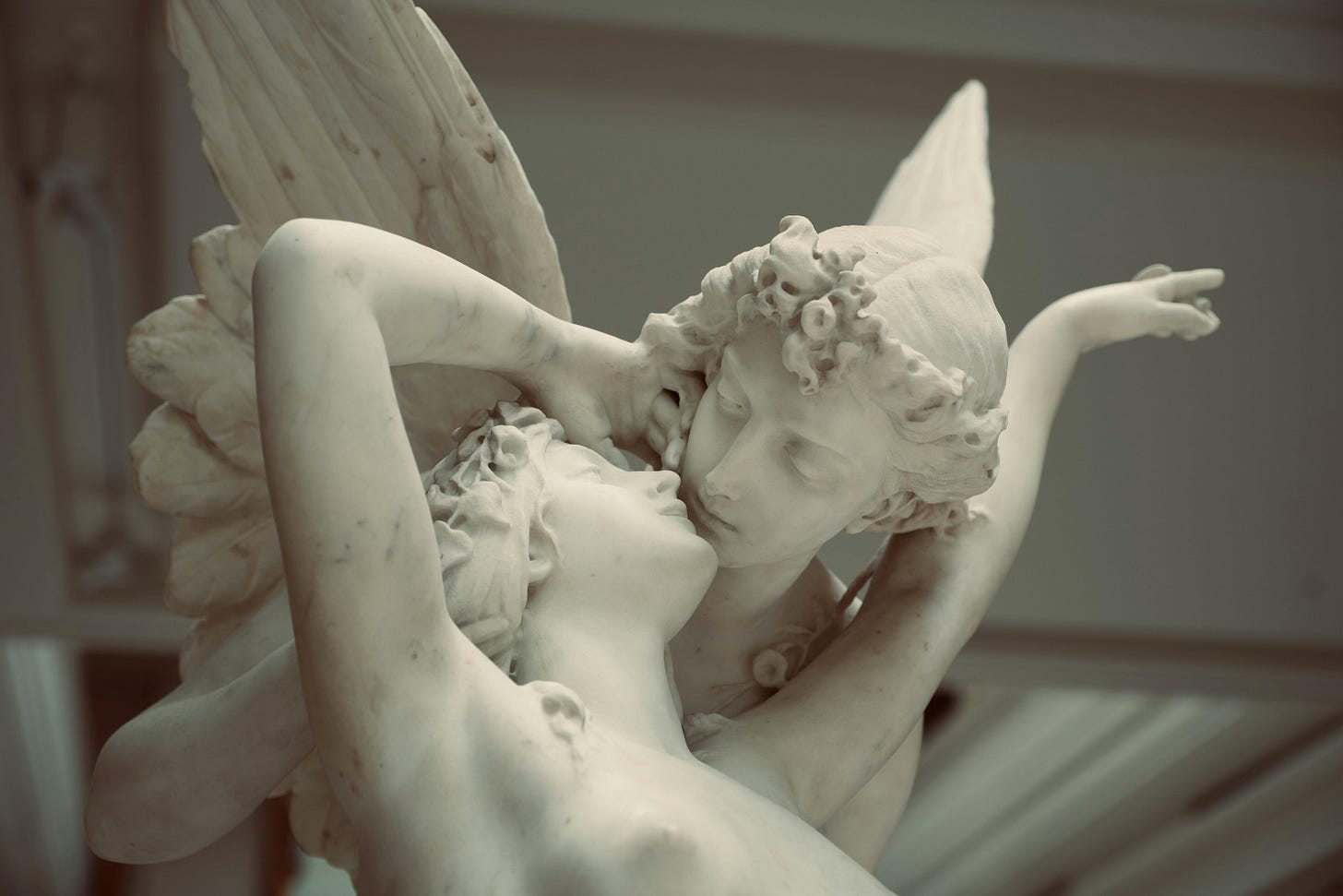 Sculpture of Cupid and Psyche · Free Stock Photo