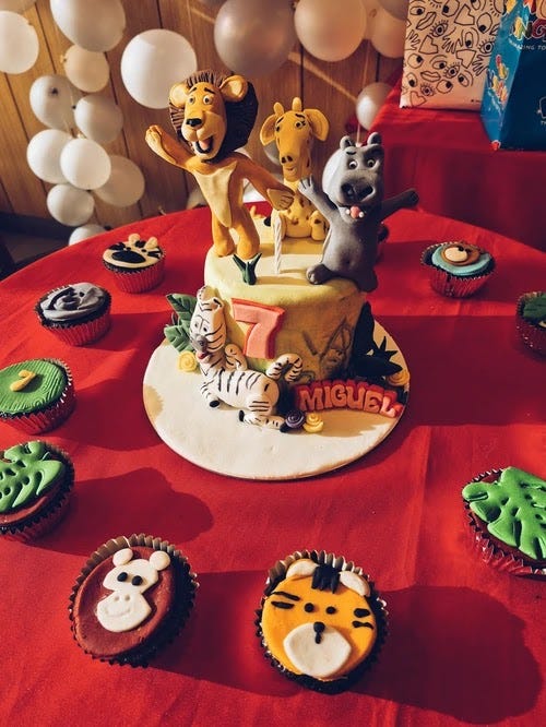 Safari-themed cakes & cupcakes for Miguel's 7th birthday