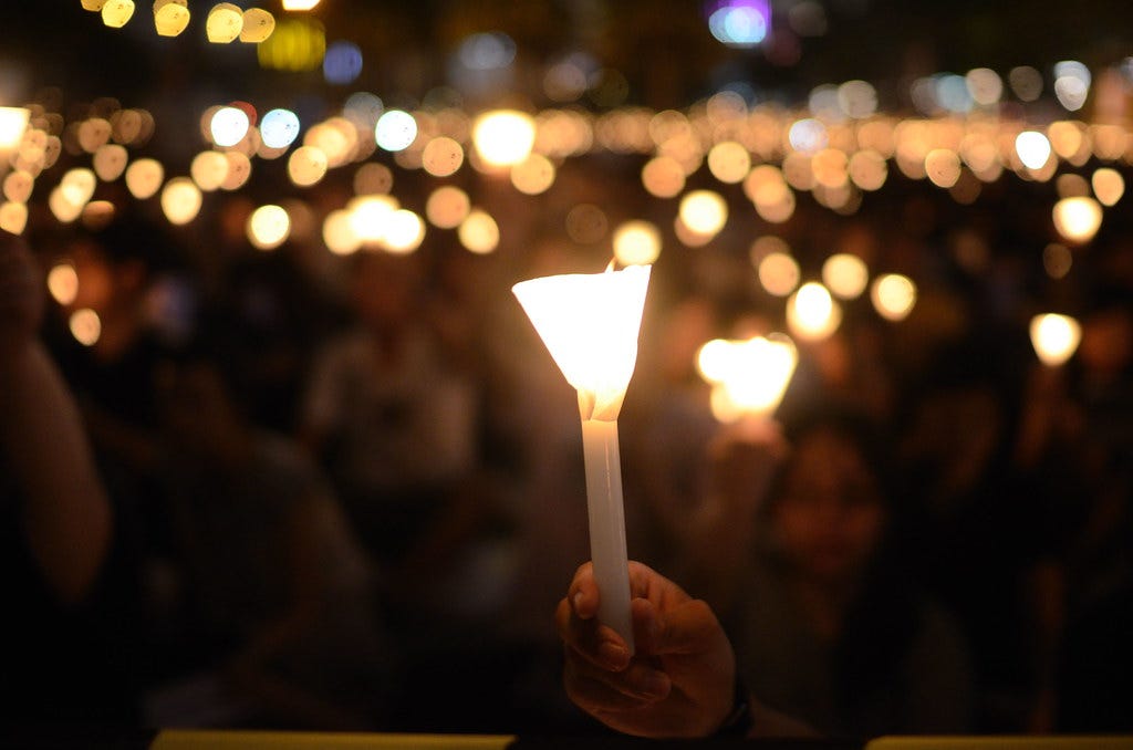 華叔，我們懷念您| 香港維多利亞公園六四燭光晚會| r y _ _ _ _ | Flickr