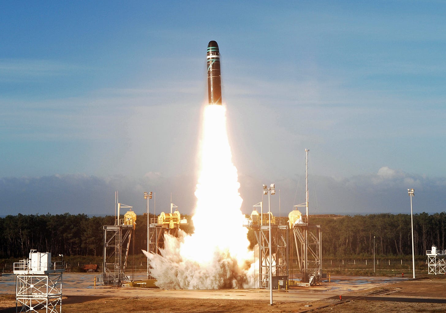 Premier tir réussi pour le missile balistique M51.3 | Mer et Marine