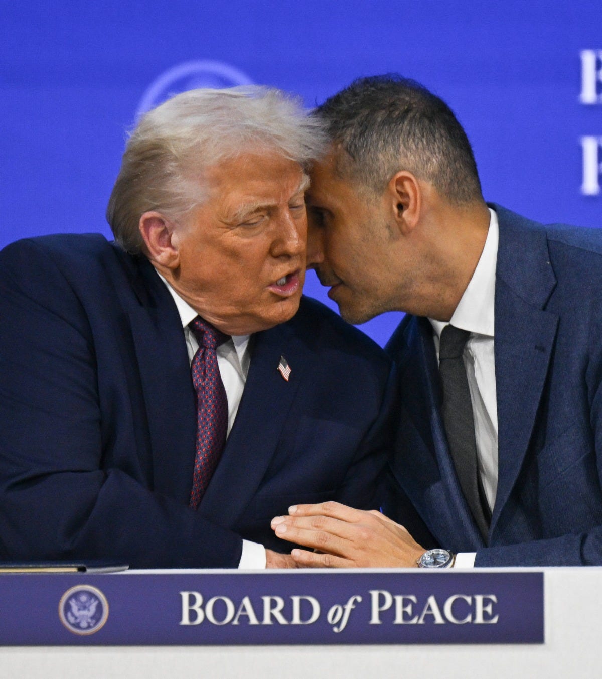 A semnat lângă Trump la Davos! Președintele lui Guardiola la Manchester City, apariție surprinzătoare la noul Consiliu pentru Pace - GOLAZO.ro A semnat lângă Trump la Davos! Președintele lui Guardiola la Manchester City, apariție surprinzătoare la noul Consiliu pentru Pace - GOLAZO.ro