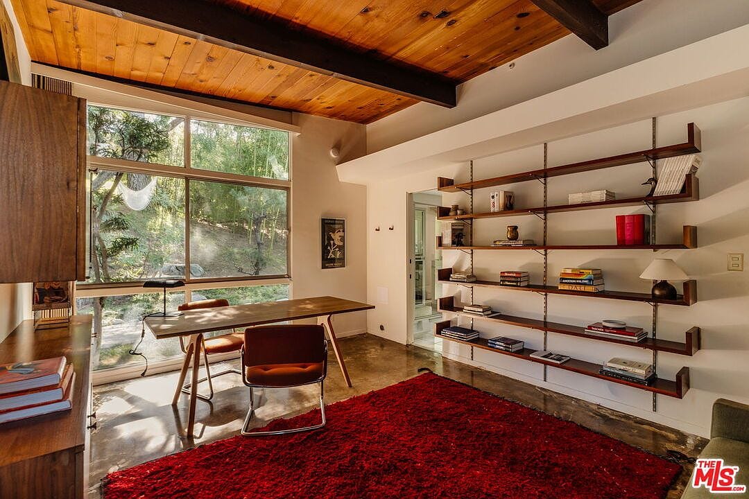 carousel photo #17 (MLS)