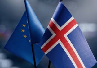KOSNINGABARÁTTAN UM SUMT SKÁRRI EN AF ER LÁTIÐ KOSNINGABARÁTTAN UM SUMT SKÁRRI EN AF ER LÁTIÐ