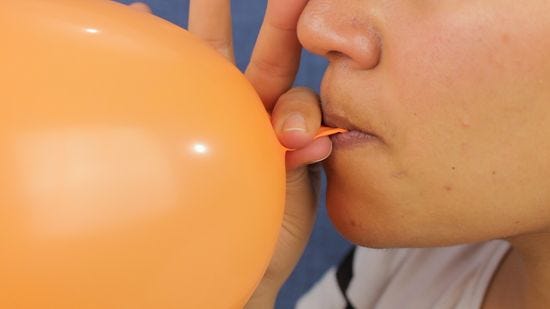 4 Ways to Blow Up a Balloon - wikiHow