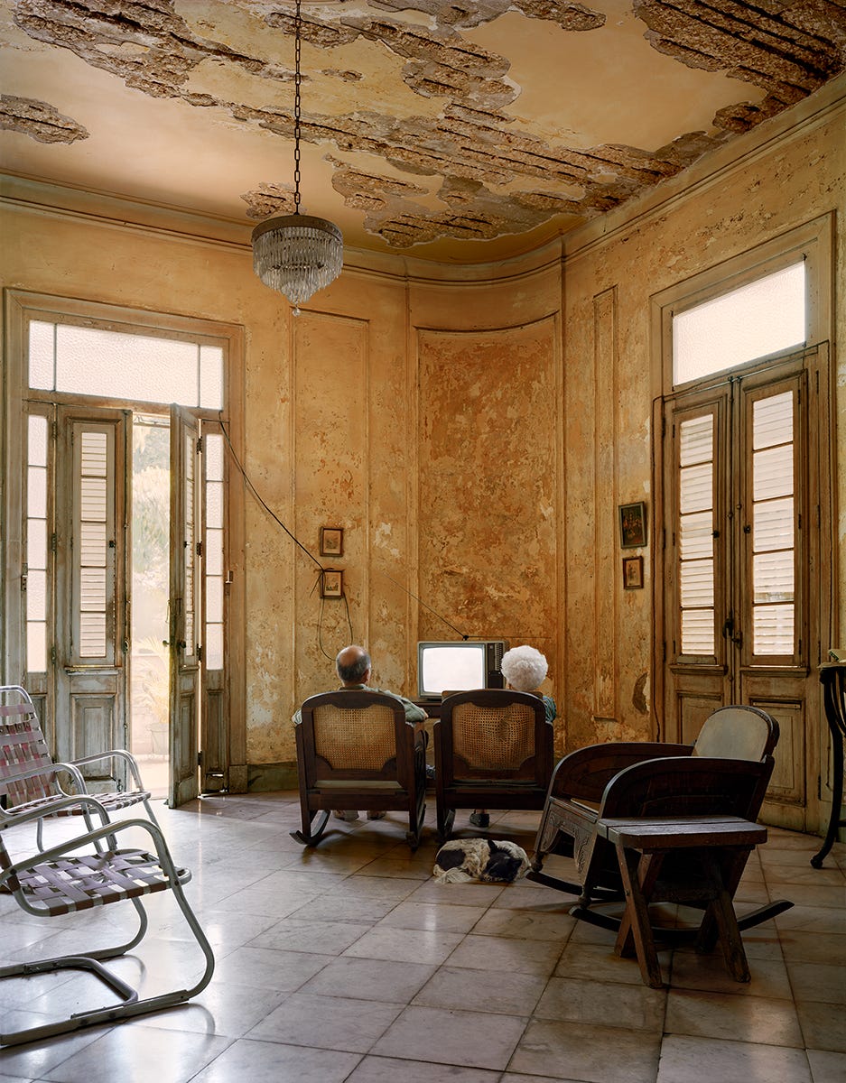 En casa con Los Alonso, El Vedado - by Andrew Moore