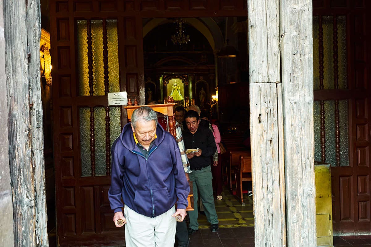 Carrying the San Nicolasito statue