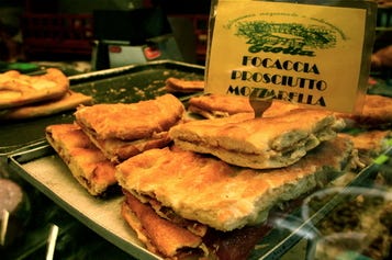 Tusc_la_grotta_prepared_focaccia Tusc_la_grotta_prepared_focaccia