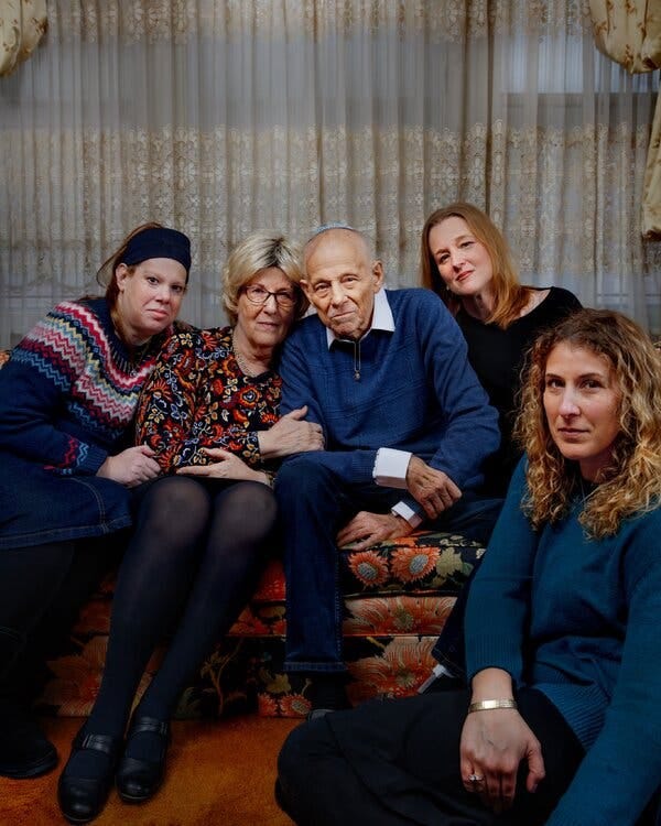 Jehuda Lindenblatt with his family.