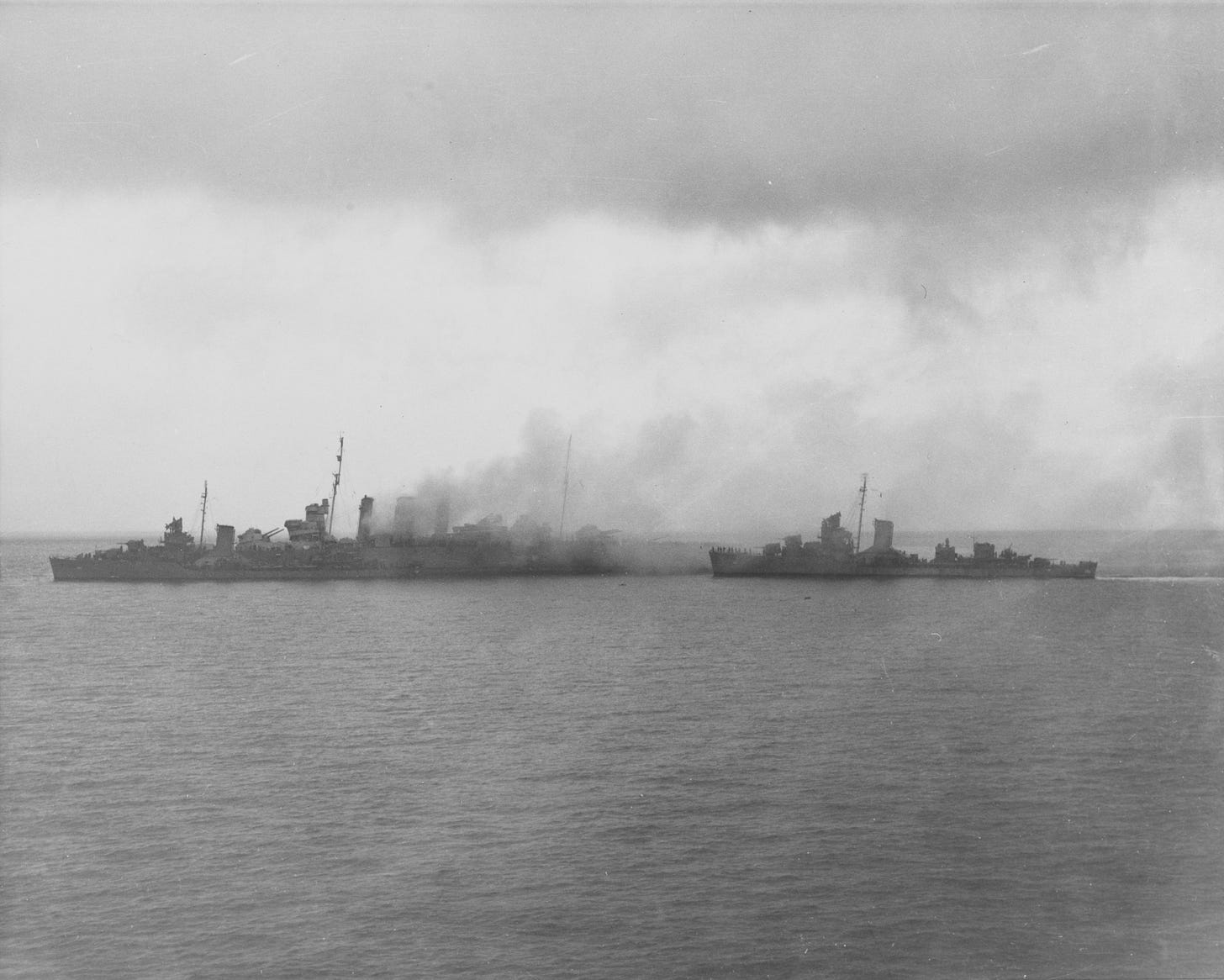US destroyers rescuing crew from the sinking HMAS Canberra following the Battle of Savo Island, August 9, 1942, with USS Blue alongside. US destroyers rescuing crew from the sinking HMAS Canberra following the Battle of Savo Island, August 9, 1942, with USS Blue alongside.