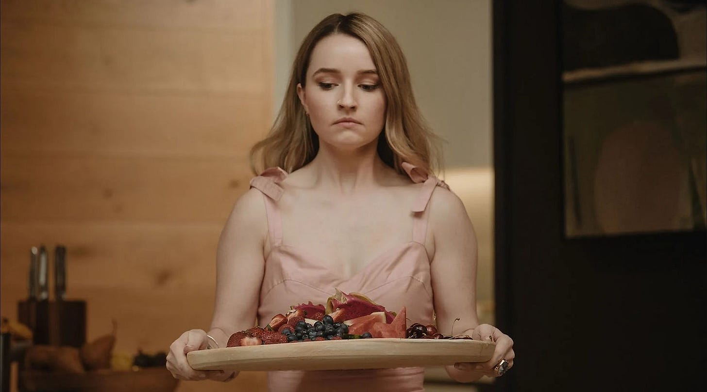 Hva er Belle villig til å gjøre når hun begynner å miste rampelyset? Kaitlyn Dever som Belle Gibson ©Netflix Hva er Belle villig til å gjøre når hun begynner å miste rampelyset? Kaitlyn Dever som Belle Gibson ©Netflix