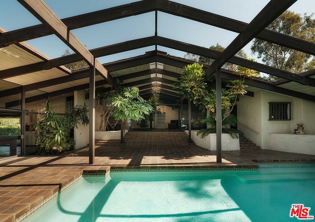 carousel photo #5 (MLS)