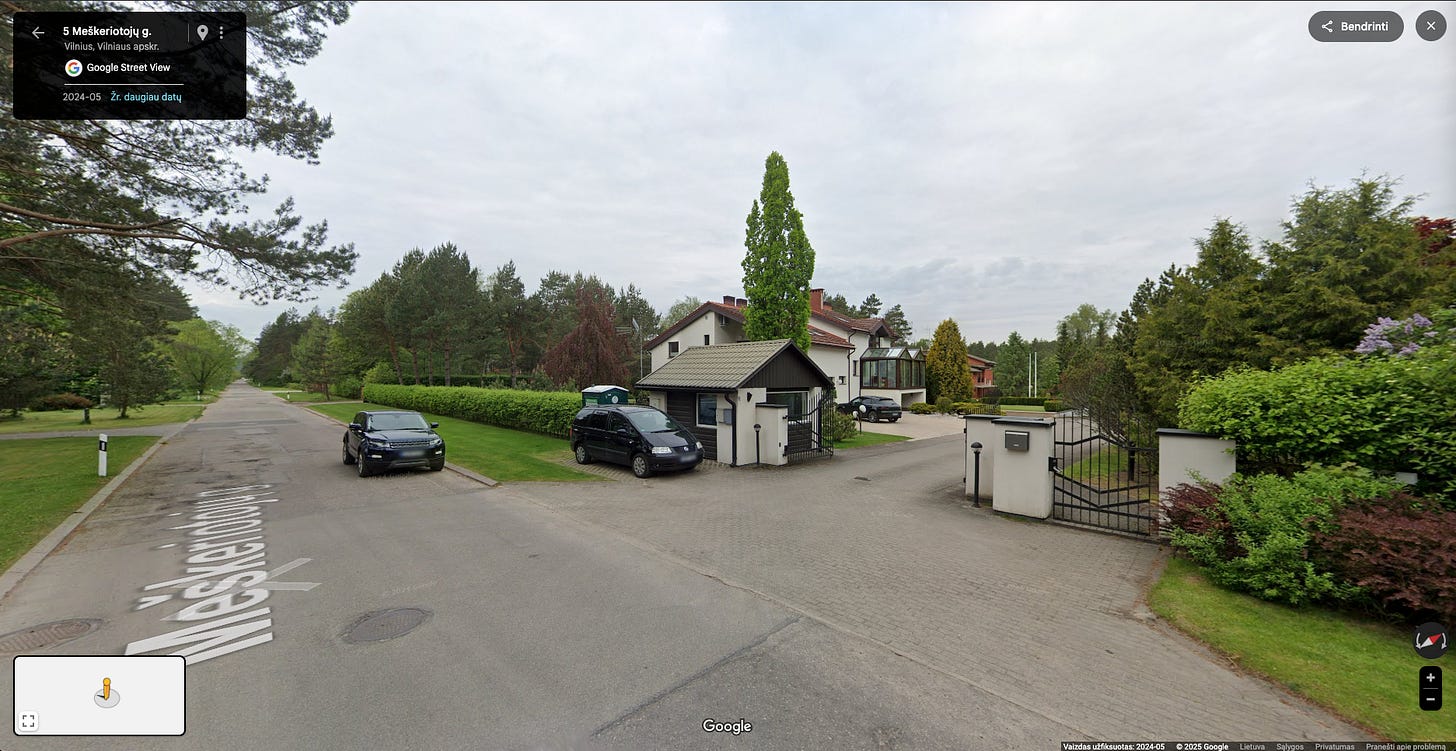 Užgrobta valstybinė žemė greta sklypo, kurio savininkas Tadas Augustauskas (delfi.lt duomenys)