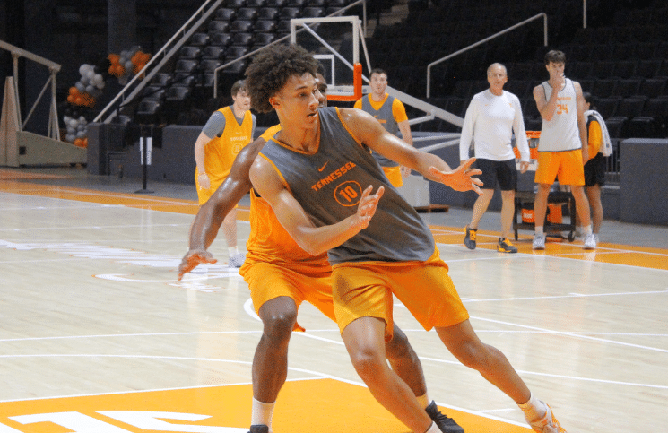This Tennessee Basketball Player Considers Himself Five-Star Freshman Nate  Ament's 'Bodyguard' | Rocky Top Insider