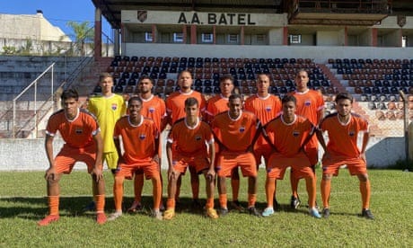 Brazilian side AA Batel in the kit of FC Mariupol.