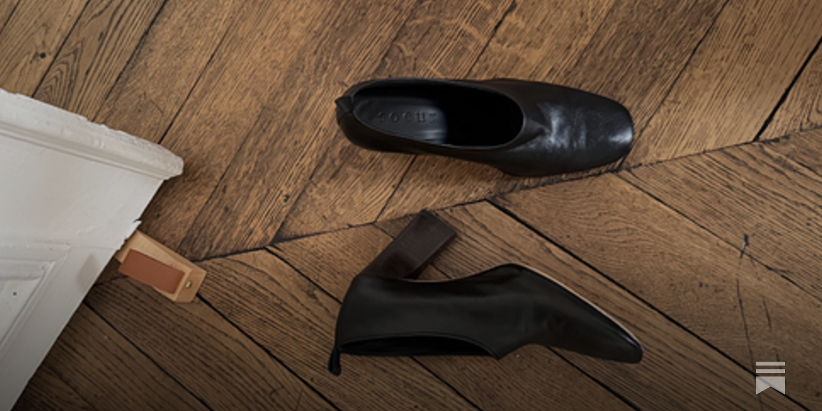 grey dress black boots twitter Grey Dress Black Boots Explained