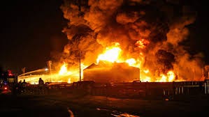 Iran oil refinery fire: Firefighters ...