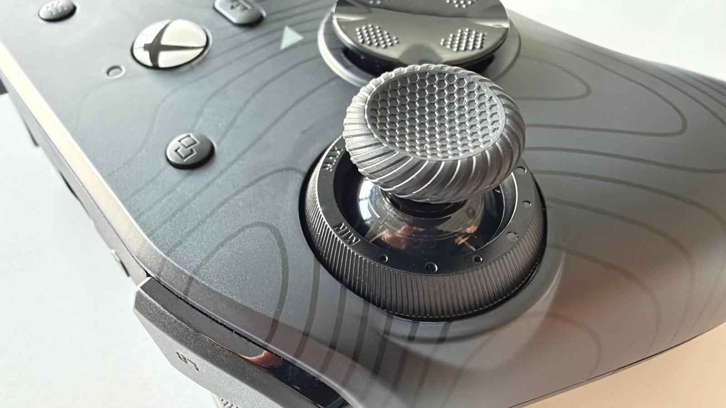 Nacon Revolution Pro X adjustable analog sticks Nacon Revolution Pro X adjustable analog sticks
