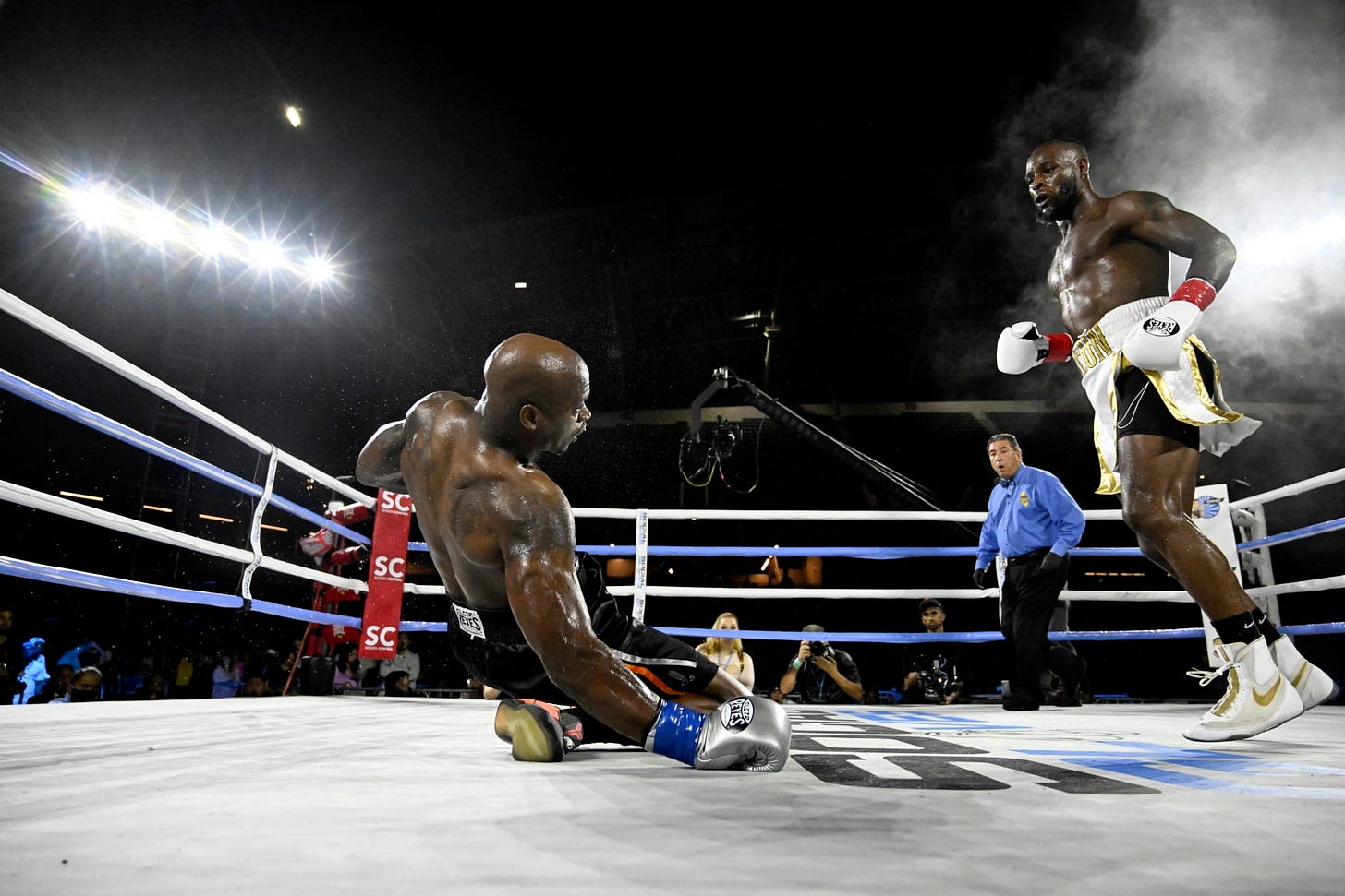 Video: Le'Von Bell Says Adrian Peterson Knockout in Boxing Fight 'Tops  Everything'