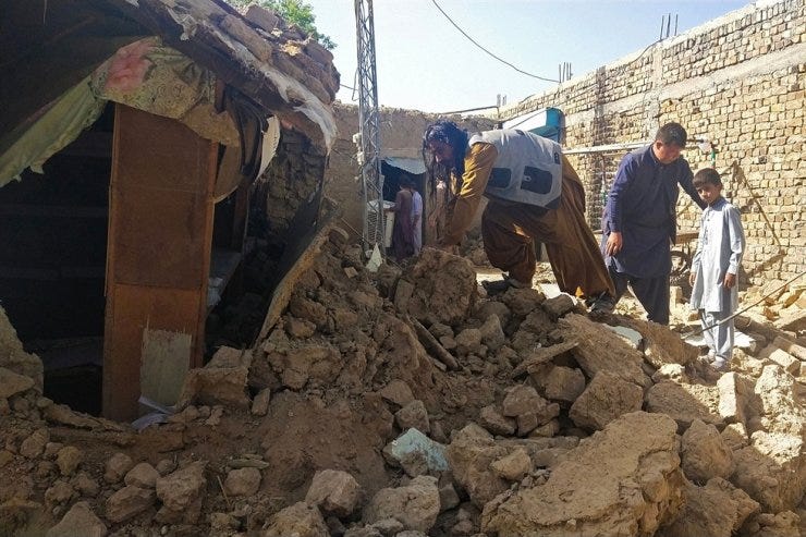 Strong earthquake in southwest Pakistan kills at least 20