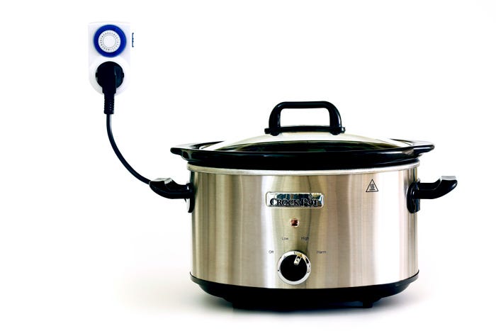 Descubre para qué sirve el temporizador de enchufe en la cocina con slow cooker o crock pot. Consejos e utensilios para olla de cocción lenta.