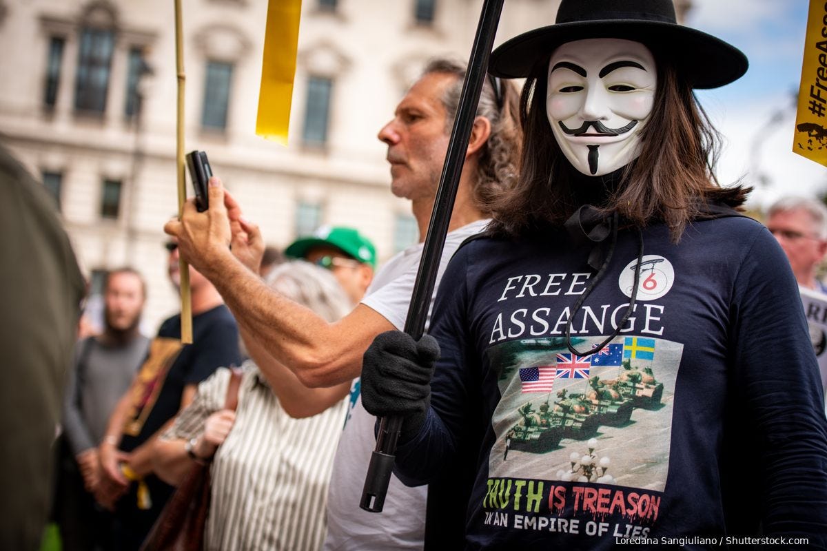 Internationale Federatie voor Journalisten staat pal achter Julian Assange: 'Hij moet worden vrijgelaten'