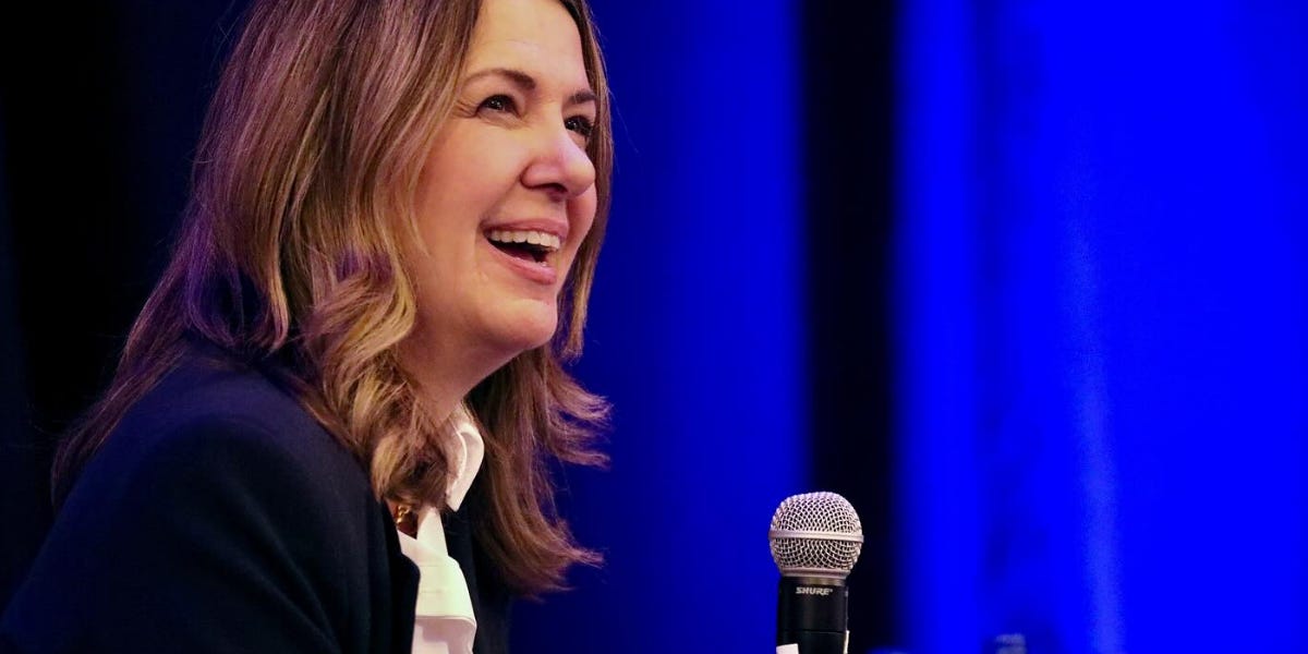 Smith clashes with MPs over climate change, renews calls to scrap “bad laws”