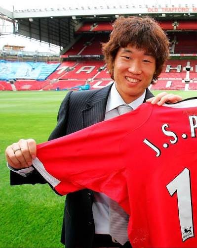 Sending birthday wishes to Ji-sung Park, who turns 40 today! 🎂 #MUFC #ManUtd Sending birthday wishes to Ji-sung Park, who turns 40 today! 🎂 #MUFC #ManUtd