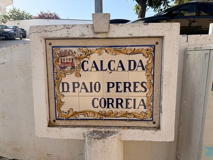 Calçadas and azulejos