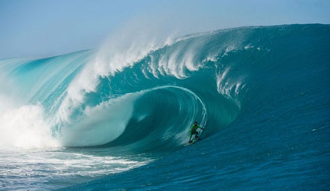 photos of the heaviest wave in the world located in Teahupoo, Tahiti