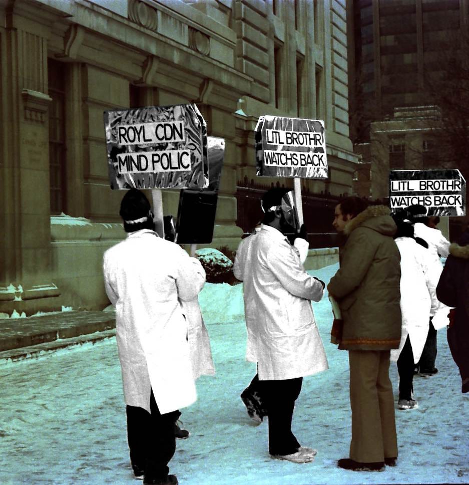 Several people protesting in the snow

AI-generated content may be incorrect.