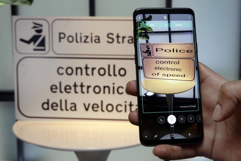 bixby translates samsung s9 smartphone foreign language bixby translates samsung s9 smartphone foreign language