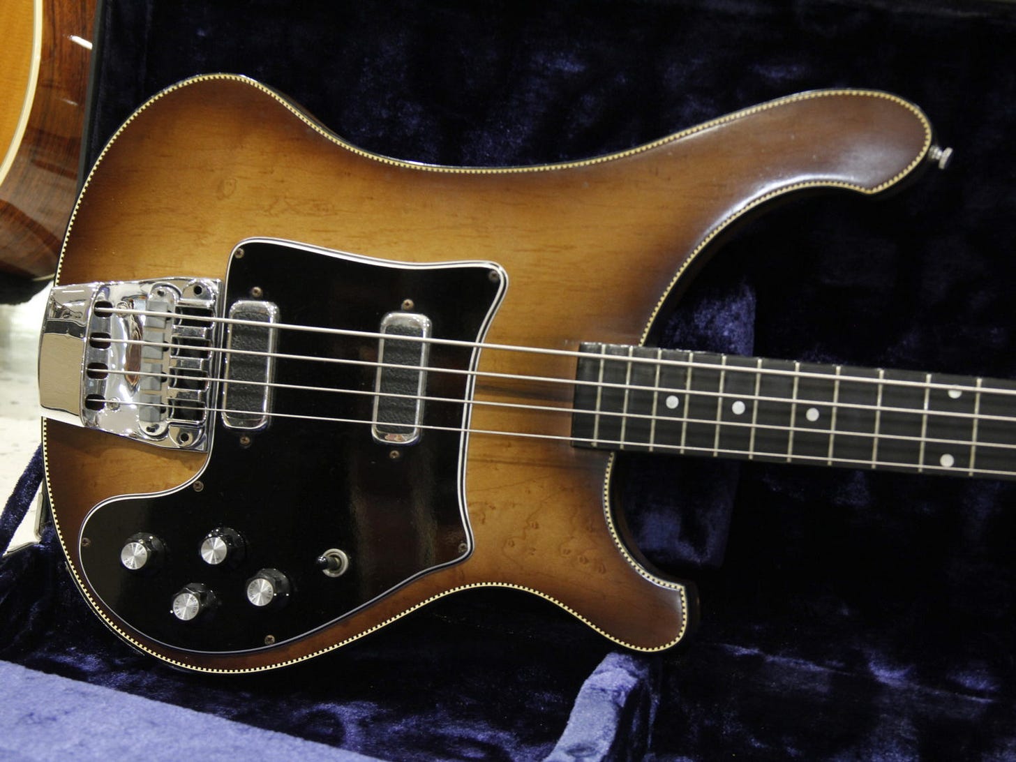 Overview: The 4002 - by Andy White - Rickenbacker 101