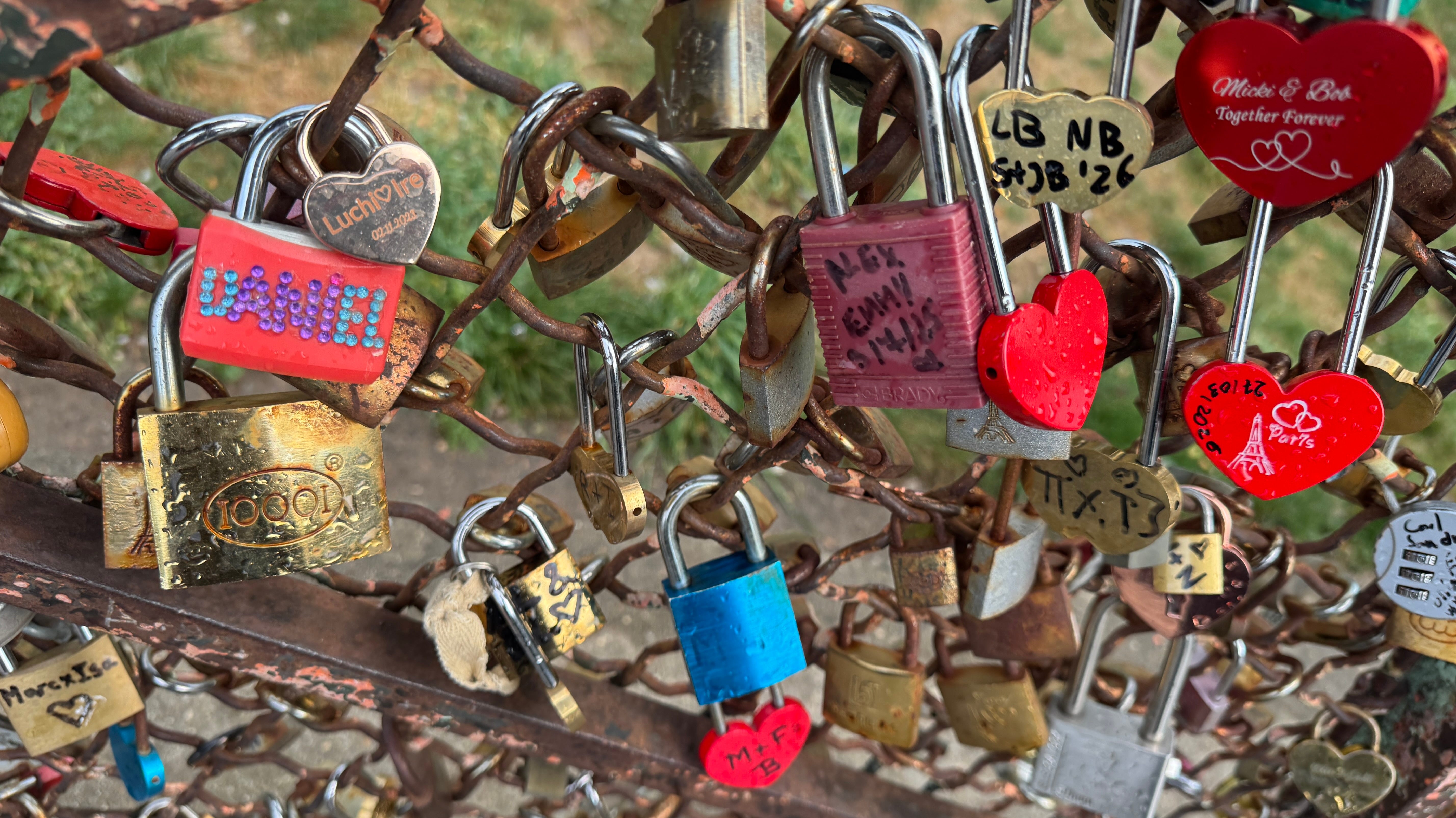 Montmartre: Notes from Paris's 'Village' - by Ruth Stroud