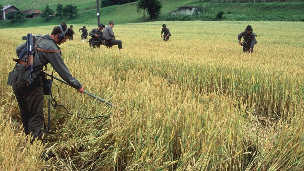 Soldiers from the Yugoslavian Federation Army check for land mines at the Slovenia/Croatia border. Photo by Jacques Langevin/Sygma/Sygma via Getty Images. 